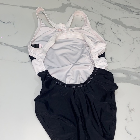 Nike black one piece  bathing suit size women US 6 swim wear - Picture 4 of 6